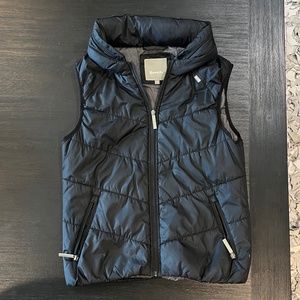 Bench, black vest, size large